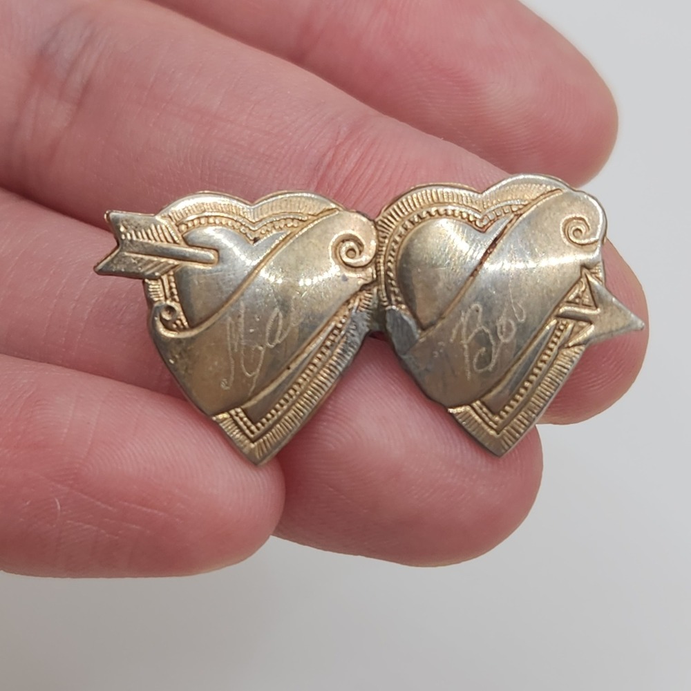 Vintage WWII Sweetheart Brooch Gold Tone Engraved Double Heart Arrow READ